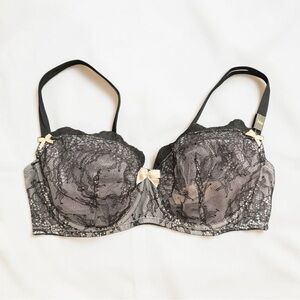 Victoria's Secret Very Sexy Unlined Lace Demi Bra Black & Purple w/ Bow Details